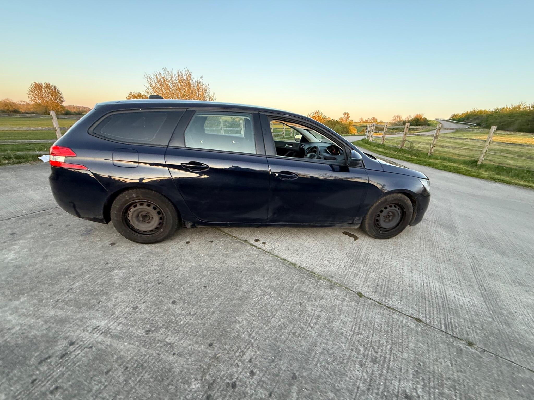 Peugeot 308 SW 1.6 BlueHDi Access Euro 6 (s/s) 5dr — photo 62 of 84